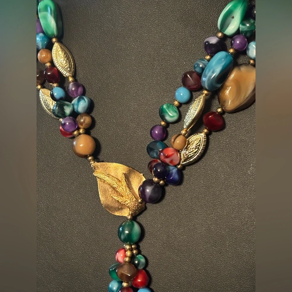 VINTAGE Genuine Lucite Statement Necklace • Gold Leaf Drop • Colorful Boho Luxe - Picture 4 of 16